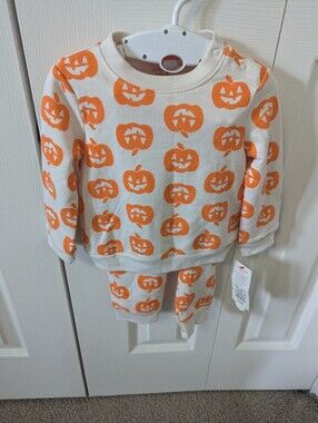 Cat & Jack Cream and Orange Pumpkin Print Kids Halloween Pajama Set